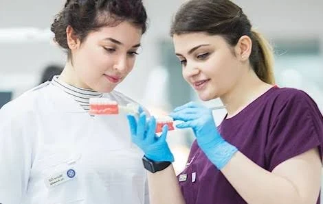 Lokman Hekim Üniversitesi Sağlık Teknikerlerini Geleceğe Hazırlıyor